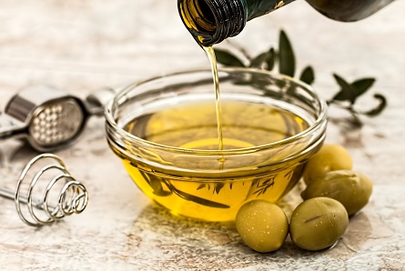 How to thicken hair using olive oil